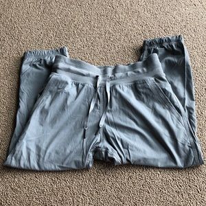 Lululemon runner crops
